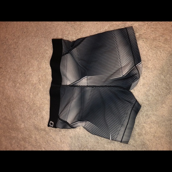 Patterned nike pros - Picture 2 of 3